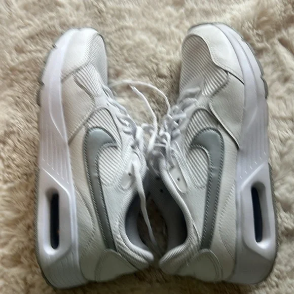Nike Women's Air Max White and Gray Sneakers 8.5 - Picture 3 of 8
